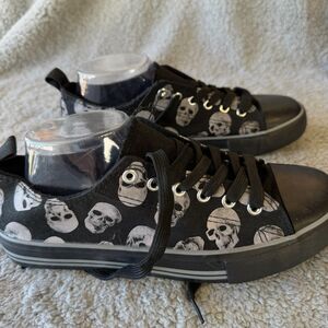 Hot Topic Skull Sneakers Womens 11 Black Low Top Goth Lace Up Skateboard